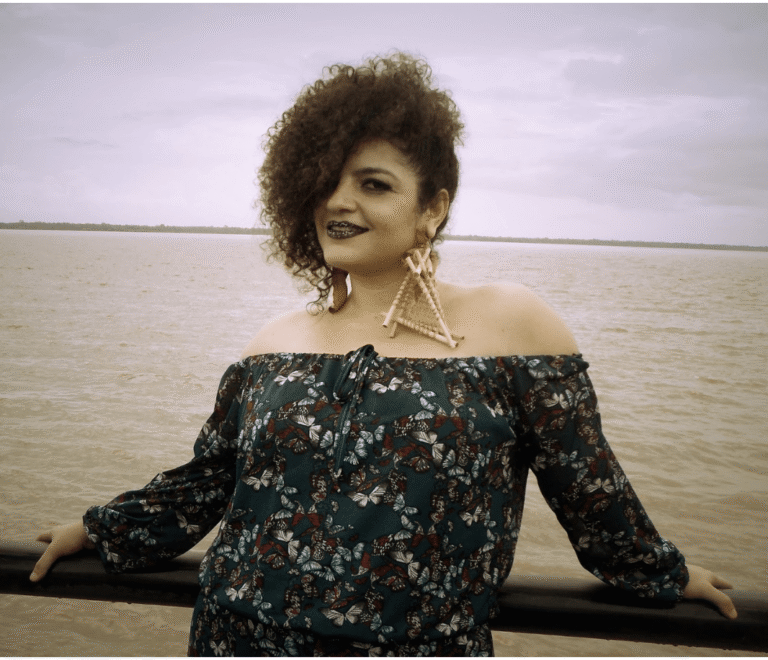 Renata Del Pinho do Pará para fechar os lançamentos do mês de abril da GRV