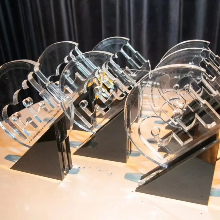 Nasceu o troféu Viraliza Brasília em noite iluminada no Teatro Garagem do SESC 913 Sul